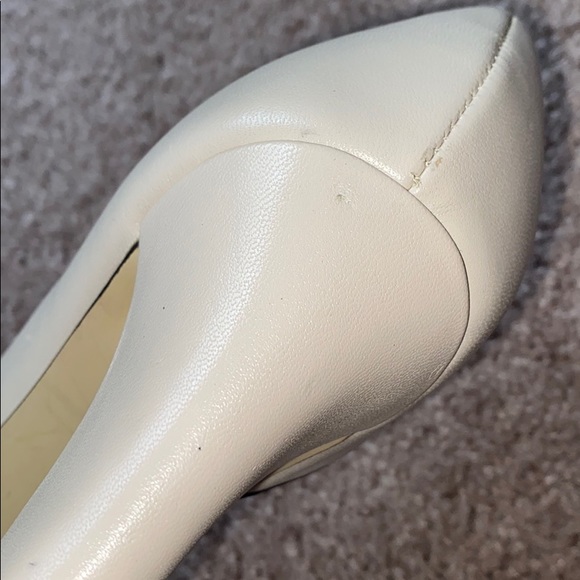 Anne Klein Demos Nude Leather Heel w/ Black Bow - Picture 8 of 14